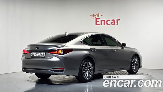 Lexus ES300h (VII) Luxury Plus 2023 — фото 2