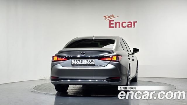 Lexus ES300h (VII) Luxury Plus 2023 — фото 4