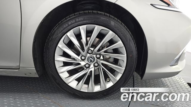 Lexus ES300h (VII) Luxury Plus 2023 — фото 21