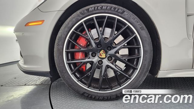 Porsche Panamera (971) 4.0 Turbo 2017 — фото 5