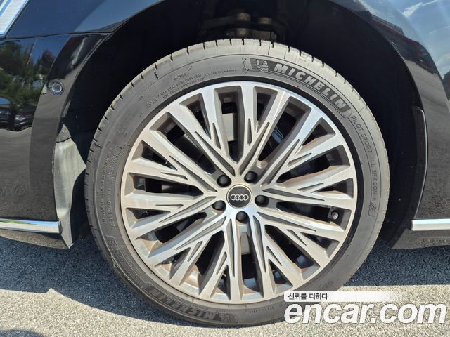 Audi A8 (D5) 60 TFSI Quattro LWB 2021 — фото 5