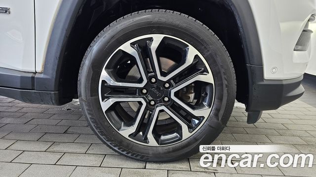 Jeep Compass (II) 2.4 limited 2WD 2022 — фото 21
