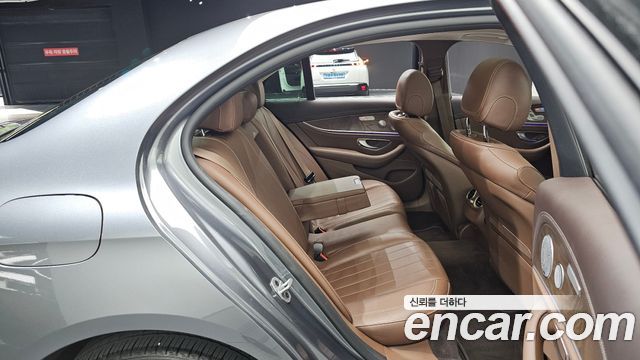 Mercedes-Benz E-Class (W213) E300 4MATIC Exclusive 2019 — фото 11