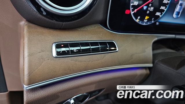 Mercedes-Benz E-Class (W213) E300 4MATIC Exclusive 2019 — фото 20