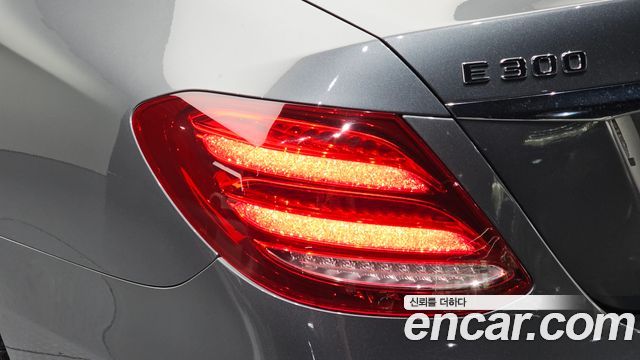 Mercedes-Benz E-Class (W213) E300 4MATIC Exclusive 2019 — фото 23