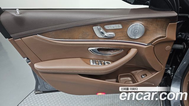 Mercedes-Benz E-Class (W213) E300 4MATIC Exclusive 2019 — фото 24