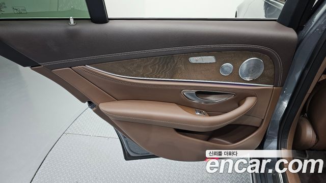 Mercedes-Benz E-Class (W213) E300 4MATIC Exclusive 2019 — фото 25