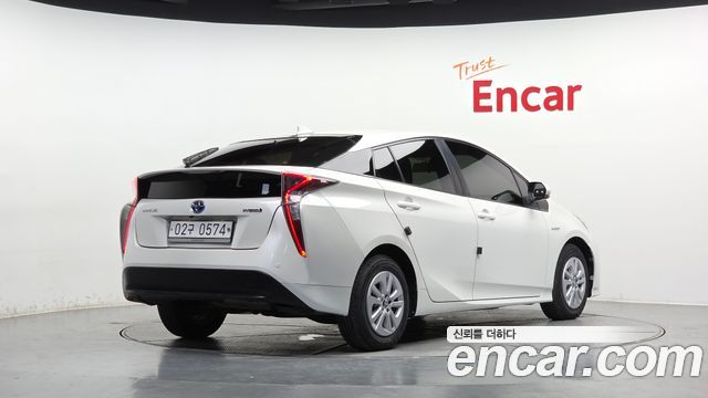 Toyota Prius (IV) 1.8 E 2016 — фото 2