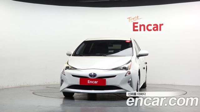 Toyota Prius (IV) 1.8 E 2016 — фото 3