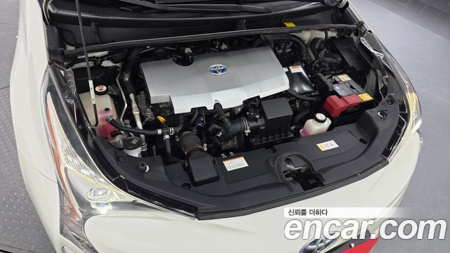 Toyota Prius (IV) 1.8 E 2016 — фото 6