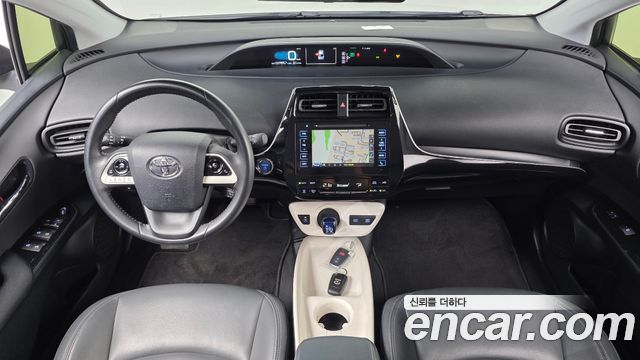 Toyota Prius (IV) 1.8 E 2016 — фото 7