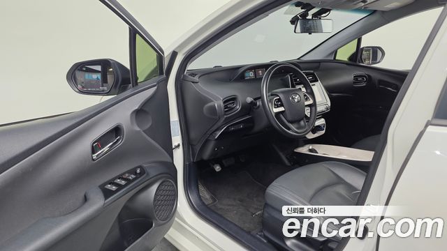 Toyota Prius (IV) 1.8 E 2016 — фото 10