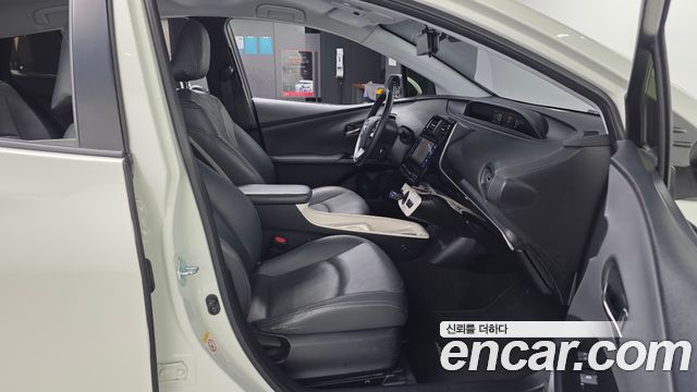 Toyota Prius (IV) 1.8 E 2016 — фото 15