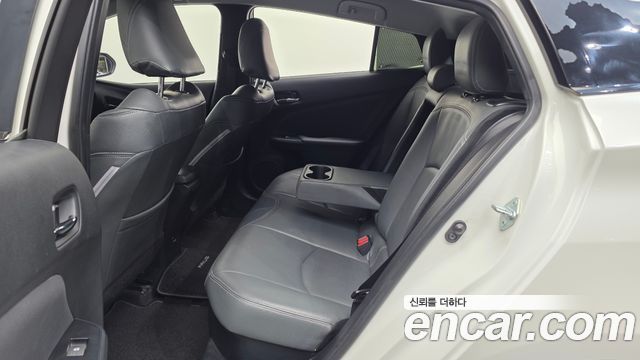 Toyota Prius (IV) 1.8 E 2016 — фото 16