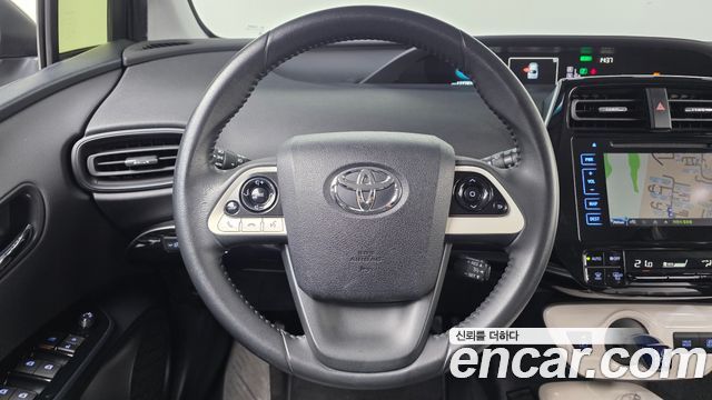 Toyota Prius (IV) 1.8 E 2016 — фото 17