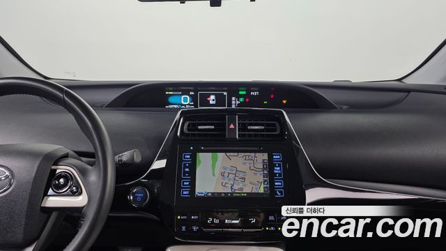 Toyota Prius (IV) 1.8 E 2016 — фото 18