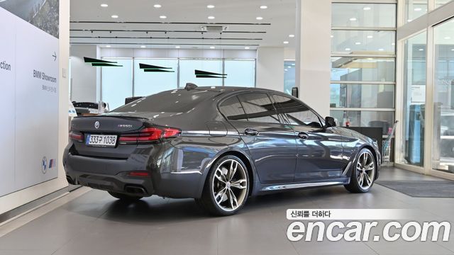 BMW 5 Series (G30) M550i xDrive 2023 — фото 2