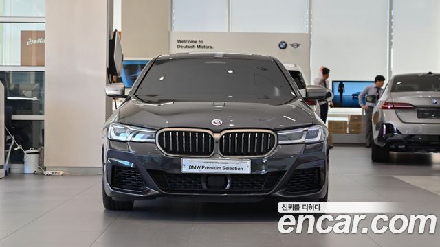 BMW 5 Series (G30) M550i xDrive 2023 — фото 3
