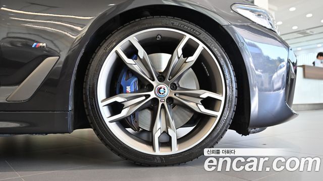 BMW 5 Series (G30) M550i xDrive 2023 — фото 5