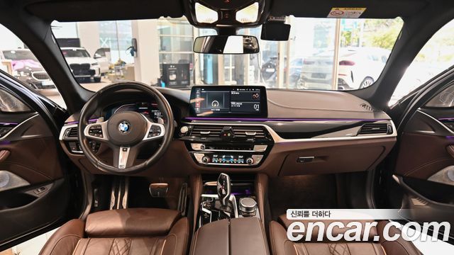 BMW 5 Series (G30) M550i xDrive 2023 — фото 7