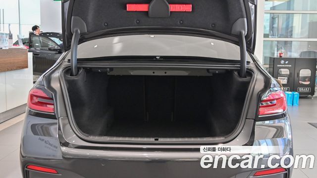 BMW 5 Series (G30) M550i xDrive 2023 — фото 17