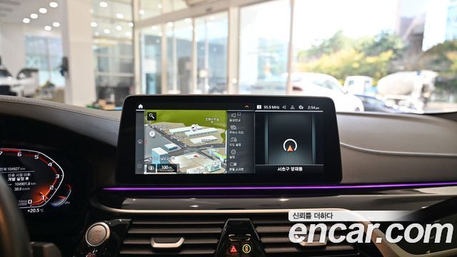 BMW 5 Series (G30) M550i xDrive 2023 — фото 20
