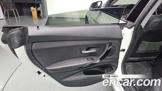 BMW 3 Series GT (F34) GT 320d 2018 — фото 31
