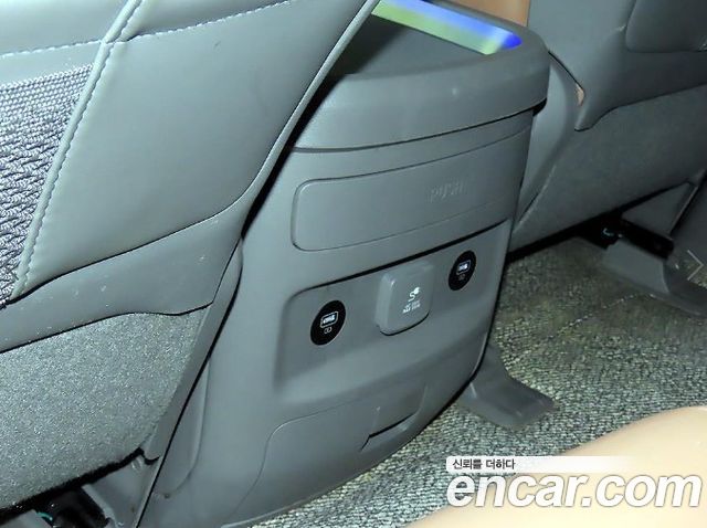 Hyundai Staria L3.5 Lounge 9-Seater Inspiration 2022 — фото 19