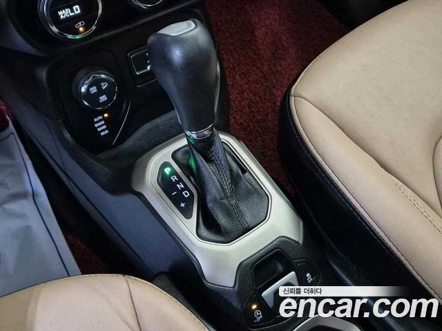 Jeep Renegade 2.0 Diesel Longitude AWD 2016 — фото 8