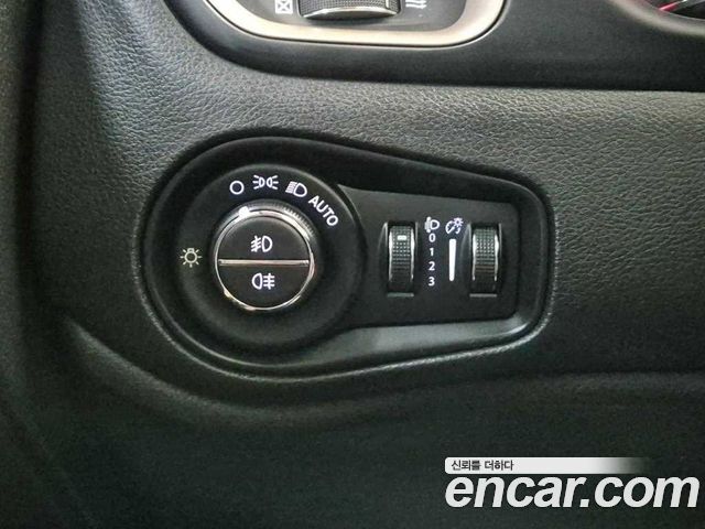 Jeep Renegade 2.0 Diesel Longitude AWD 2016 — фото 22