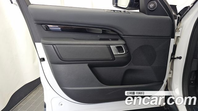 Land Rover Discovery 5 D250 S 2022 — фото 24