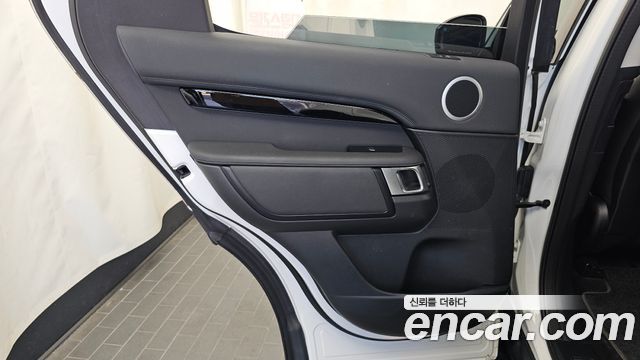 Land Rover Discovery 5 D250 S 2022 — фото 25