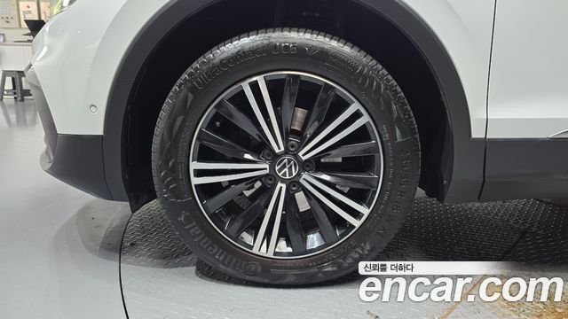 Volkswagen Tiguan (II) 2.0 TDI 4-Motion Premium 2021 — фото 5
