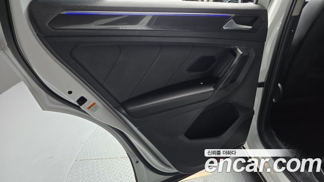 Volkswagen Tiguan (II) 2.0 TDI 4-Motion Premium 2021 — фото 25