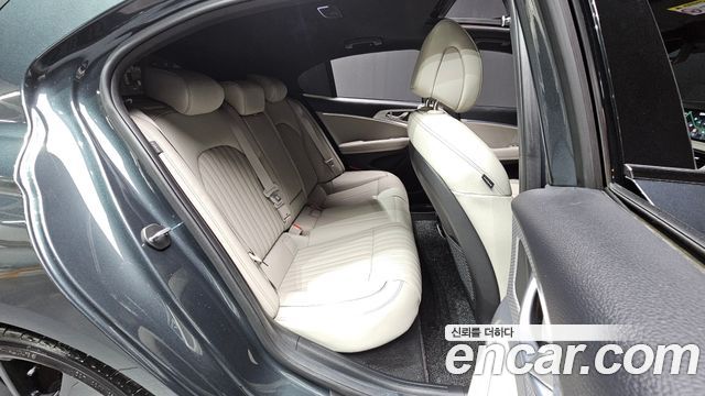 Genesis G70 Shooting Brake Gasoline 2.0T 4WD 2023 — фото 11