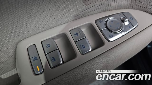 Genesis G70 Shooting Brake Gasoline 2.0T 4WD 2023 — фото 14