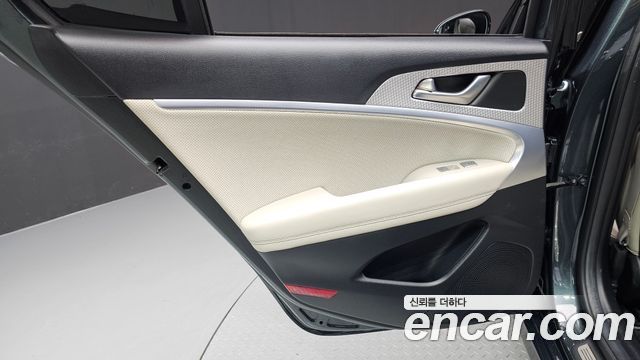 Genesis G70 Shooting Brake Gasoline 2.0T 4WD 2023 — фото 25