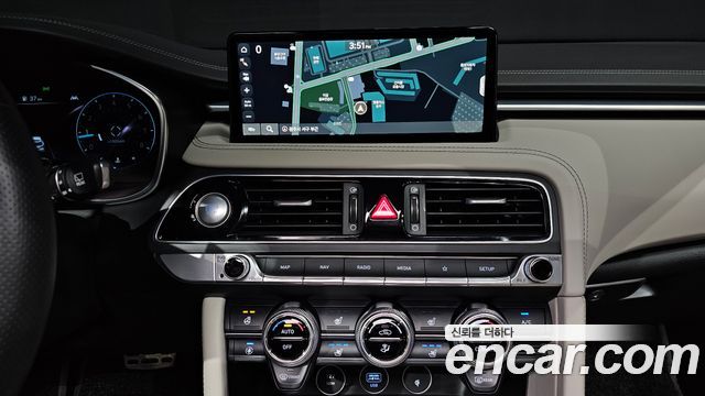 Genesis G70 Shooting Brake Gasoline 2.0T 4WD 2023 — фото 27