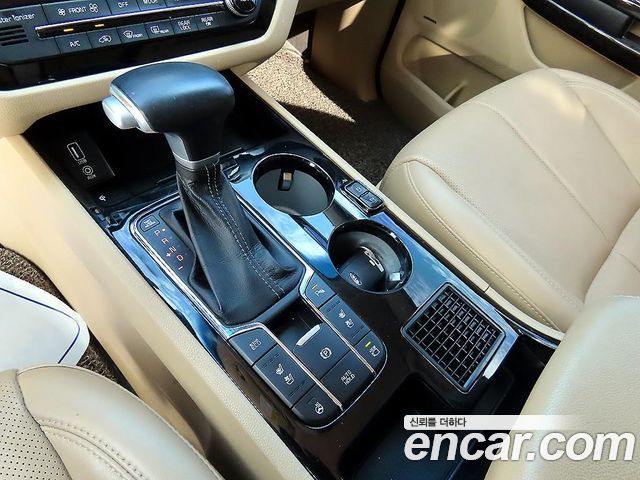 Kia Carnival Gasoline 9-Seater Hi-Limousine Noblesse Special 2019 — фото 10