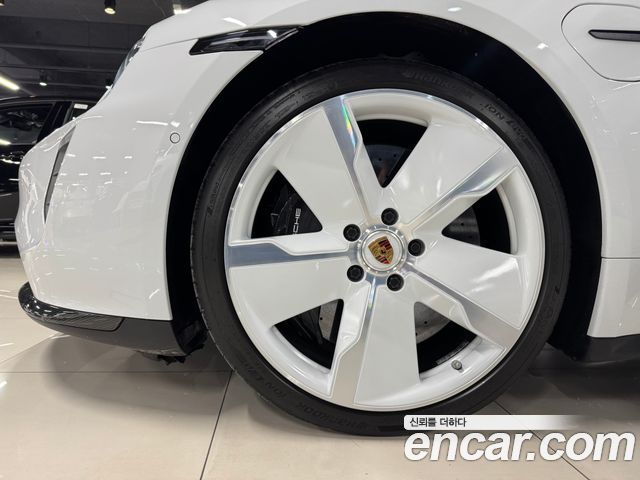 Porsche Taycan Turbo S 2020 — фото 18