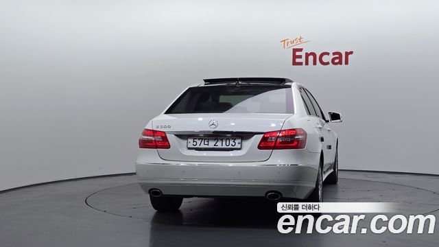 Mercedes-Benz E-Class (W212) E300 Elegance 2012 — фото 4