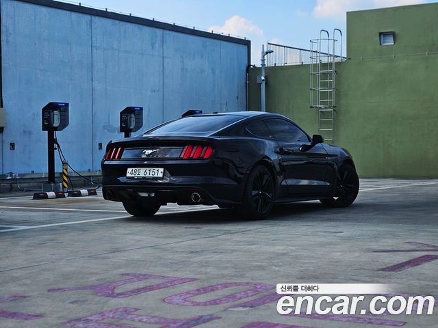 Ford Mustang Coupe 2017 — фото 22