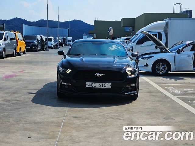 Ford Mustang Coupe 2017 — фото 23