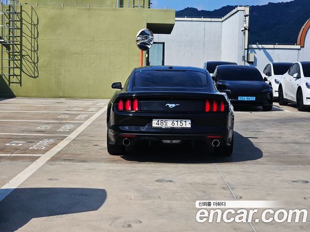 Ford Mustang Coupe 2017 — фото 24
