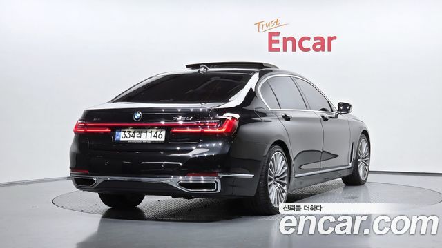 BMW 7 Series (G11) 740Li xDrive Design Pure Excellence 2022 — фото 2