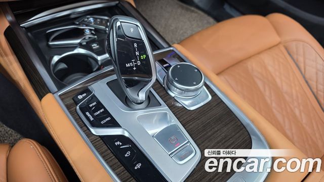 BMW 7 Series (G11) 740Li xDrive Design Pure Excellence 2022 — фото 9