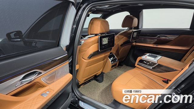 BMW 7 Series (G11) 740Li xDrive Design Pure Excellence 2022 — фото 12