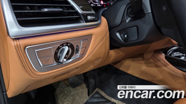 BMW 7 Series (G11) 740Li xDrive Design Pure Excellence 2022 — фото 19
