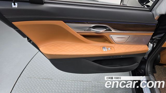 BMW 7 Series (G11) 740Li xDrive Design Pure Excellence 2022 — фото 25