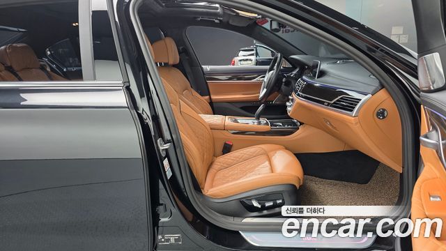 BMW 7 Series (G11) 740Li xDrive Design Pure Excellence 2022 — фото 26